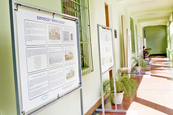 Mostra - oferecida gratuitamente ao público até o dia 6 de dezembro, exibe através de fotos, livros, mapas e documentos, as curiosidades, fases de transição e urbanização da cidade